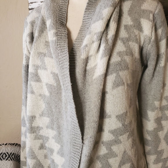 Charlotte Russe Size Small Sweater Shall Cardigan. - Picture 2 of 8